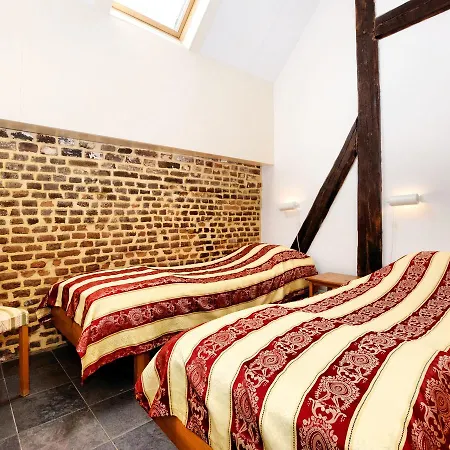 Nice Apartments In A Monumental Square Farm *