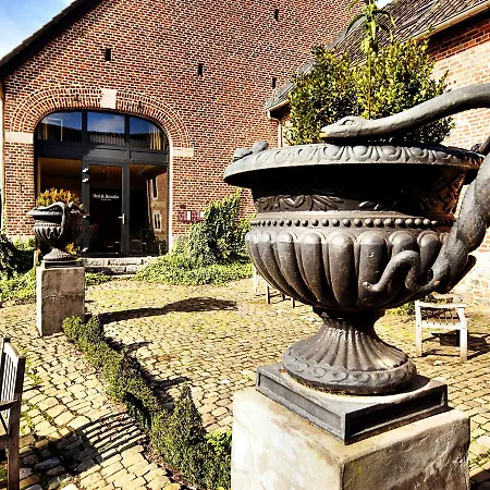 Nice Apartments In A Monumental Square Farm بيت للعطل *